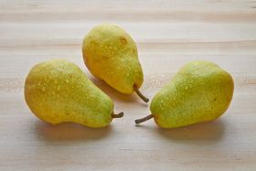 Organic Bartlett Pears, 1 ct - City Market