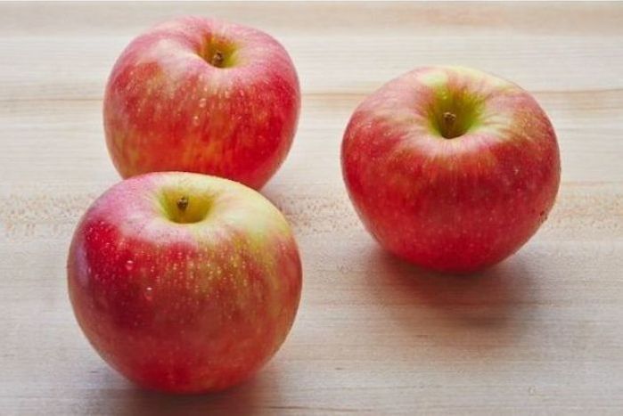 Large Honeycrisp Apple - Each, Large/ 1 Count - Harris Teeter