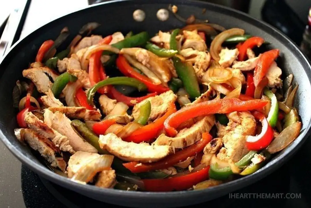 Order Peppper and Onions Chicken Stir Fry food online from Holiday farms store, Roslyn Heights on bringmethat.com
