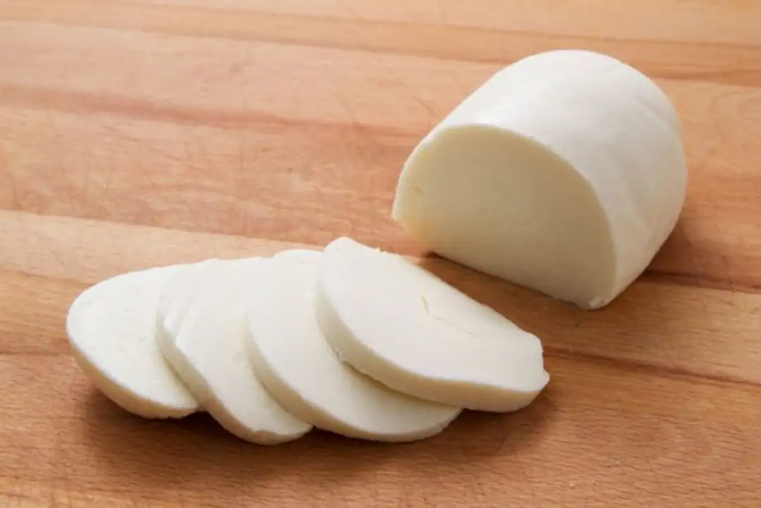 Order Homemade Fresh Mozzarella - Lightly Salted food online from Meats Supreme store, Brooklyn on bringmethat.com