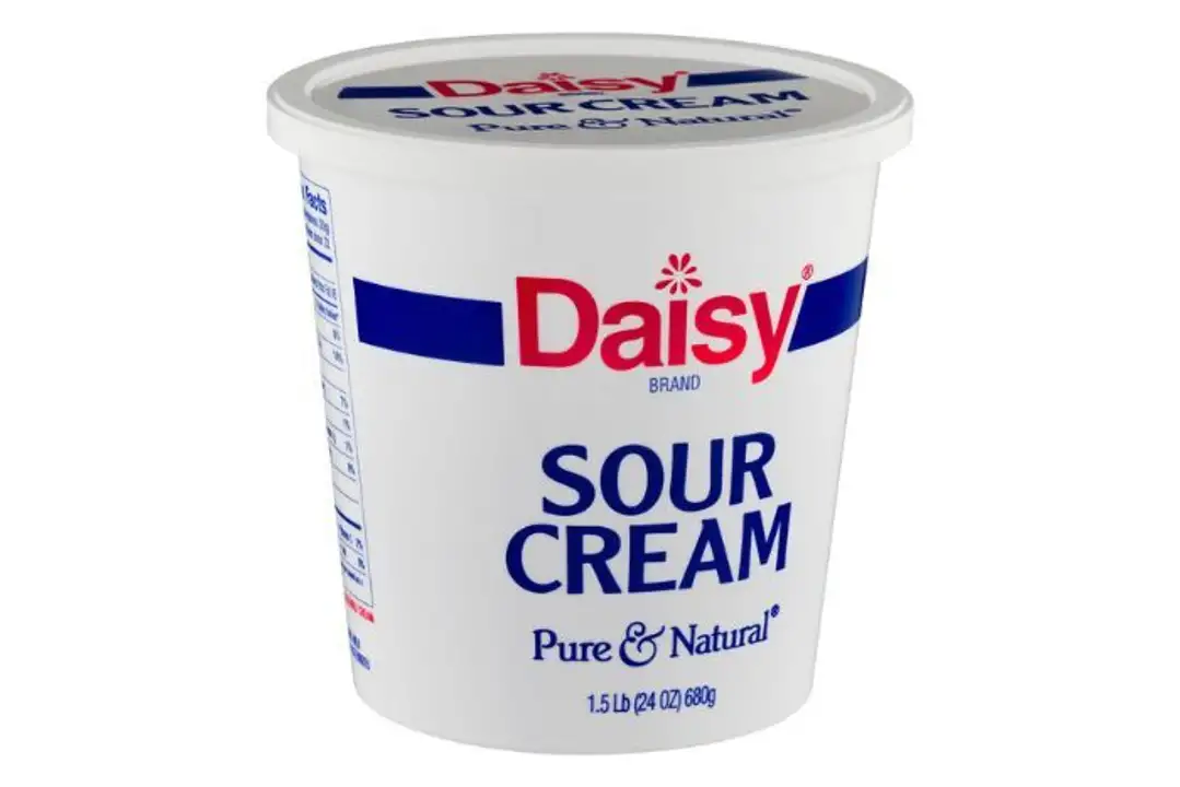 Order Daisy Sour Cream - 24 Ounces food online from Novato Harvest Market store, Novato on bringmethat.com
