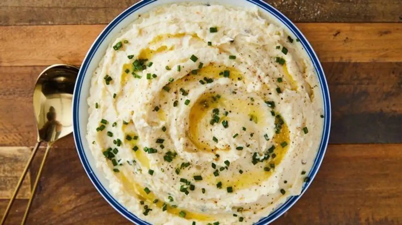 Order WFC Deli Horseradish Smashed Potatoes food online from Whole Foods Co-Op Denfeld store, Duluth on bringmethat.com
