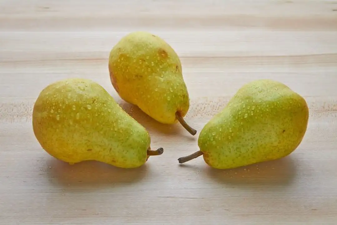 Order Organic Bartlett Pears food online from Whole Foods Co-Op Denfeld store, Duluth on bringmethat.com