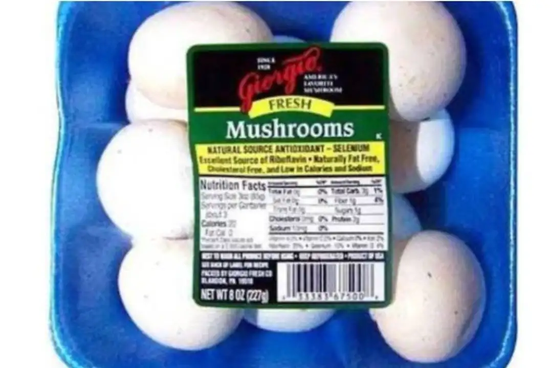 Order Aunt Mid's Fresh Whole Mushrooms  - 8 Ounces food online from Fligner Market store, Lorain on bringmethat.com