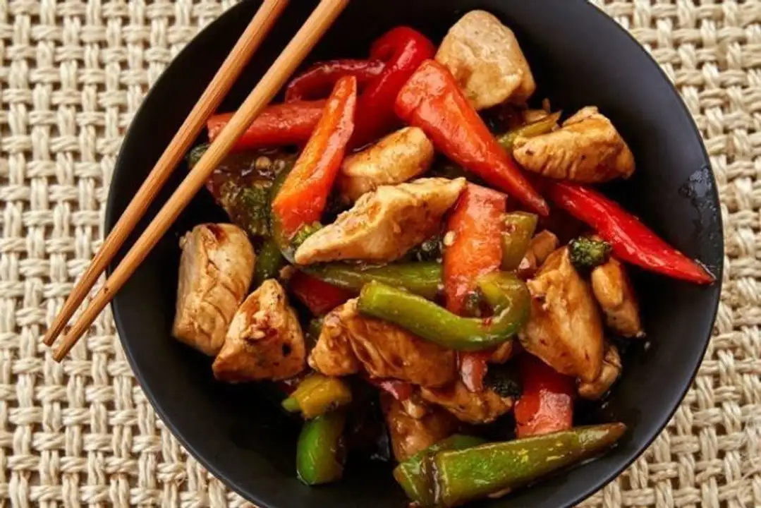 Order Chicken Stir Fry food online from Holiday farms store, Roslyn Heights on bringmethat.com