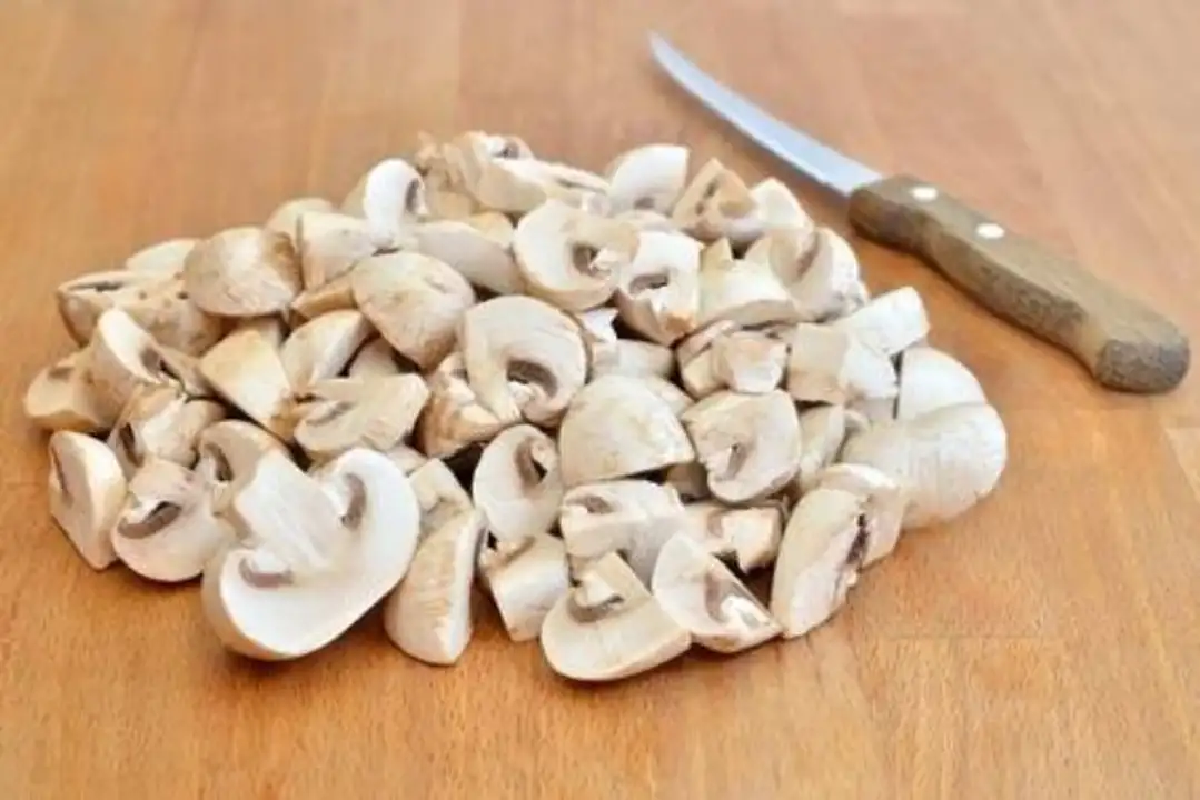 Order Fresh-Sliced Mushrooms - 8 Ounces food online from Fligner Market store, Lorain on bringmethat.com