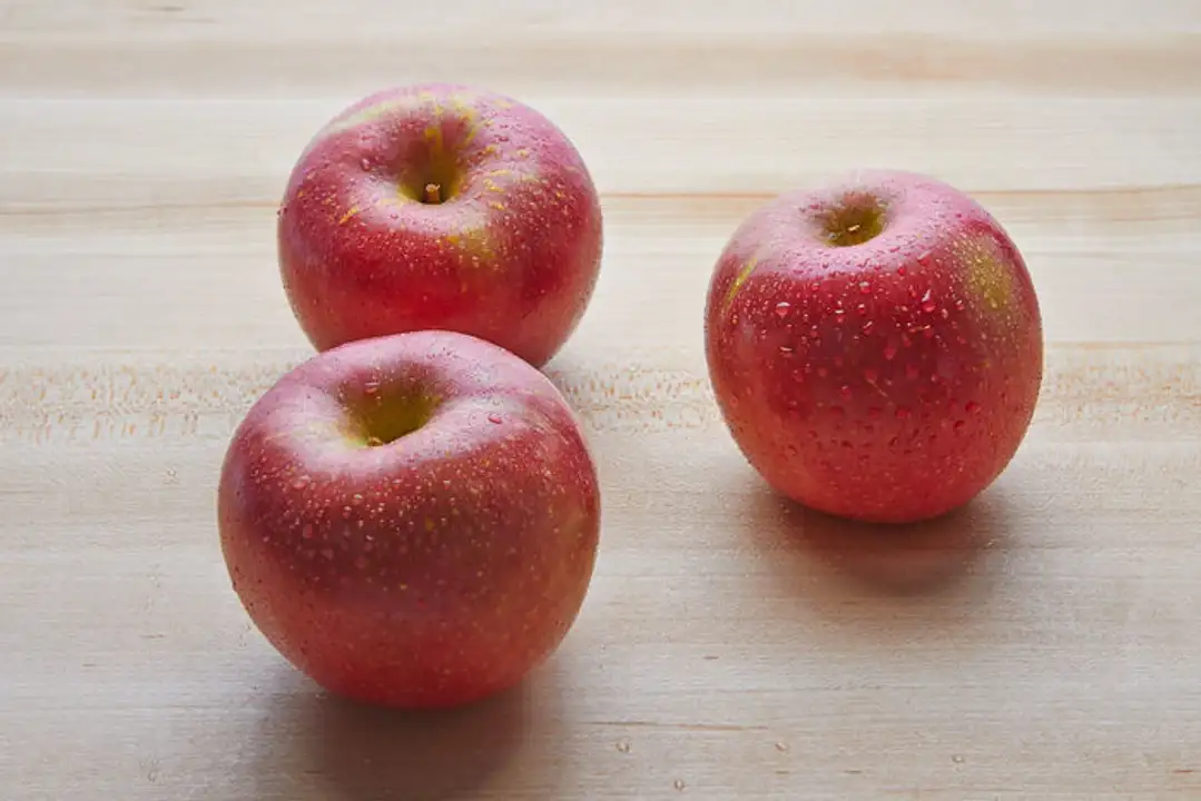 Order Organic Fuji Apples food online from Whole Foods Co-Op Denfeld store, Duluth on bringmethat.com