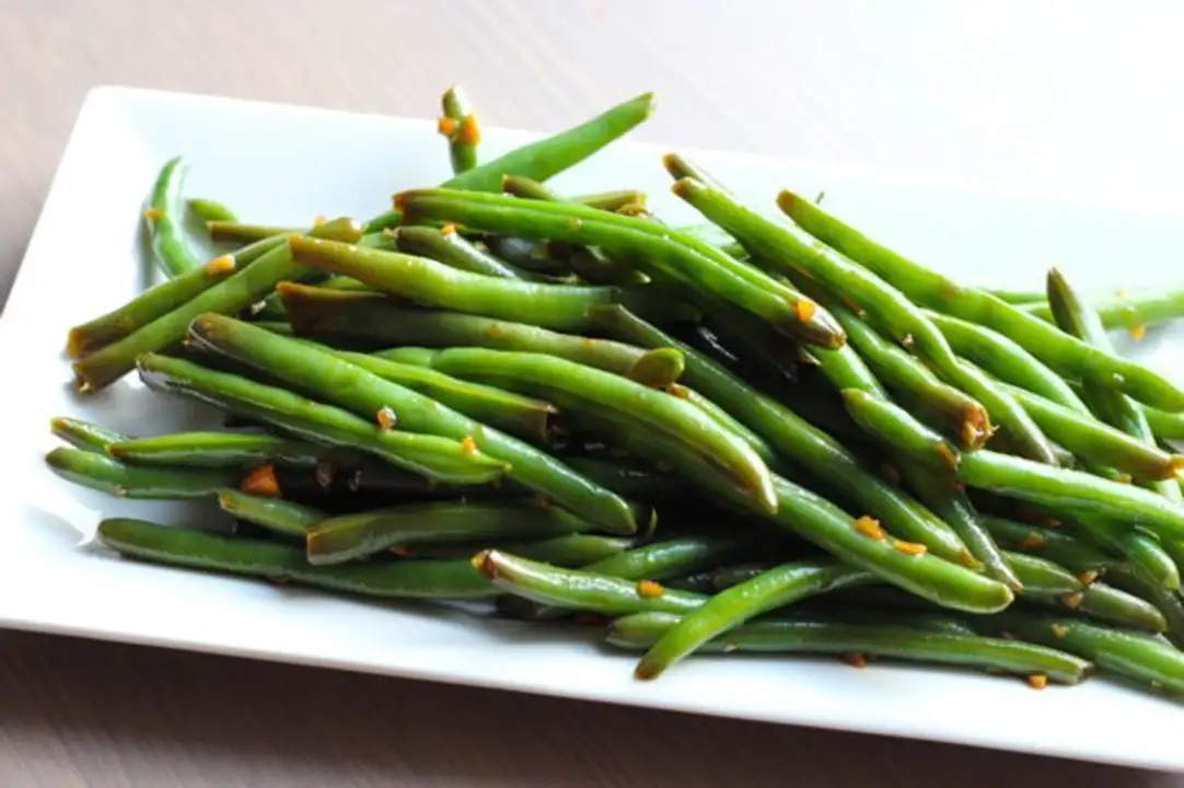 Order Cold Green Beans food online from Holiday farms store, Roslyn Heights on bringmethat.com