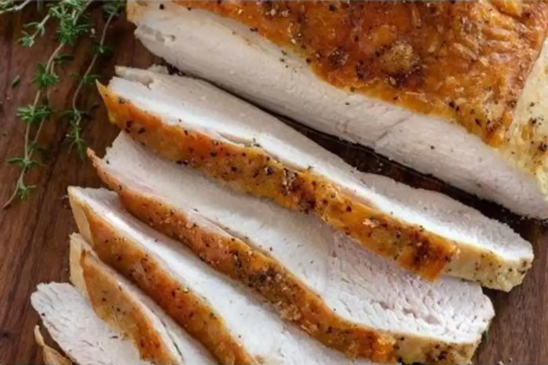 Order Sliced Cooked Turkey Breast food online from Meats Supreme store, Brooklyn on bringmethat.com