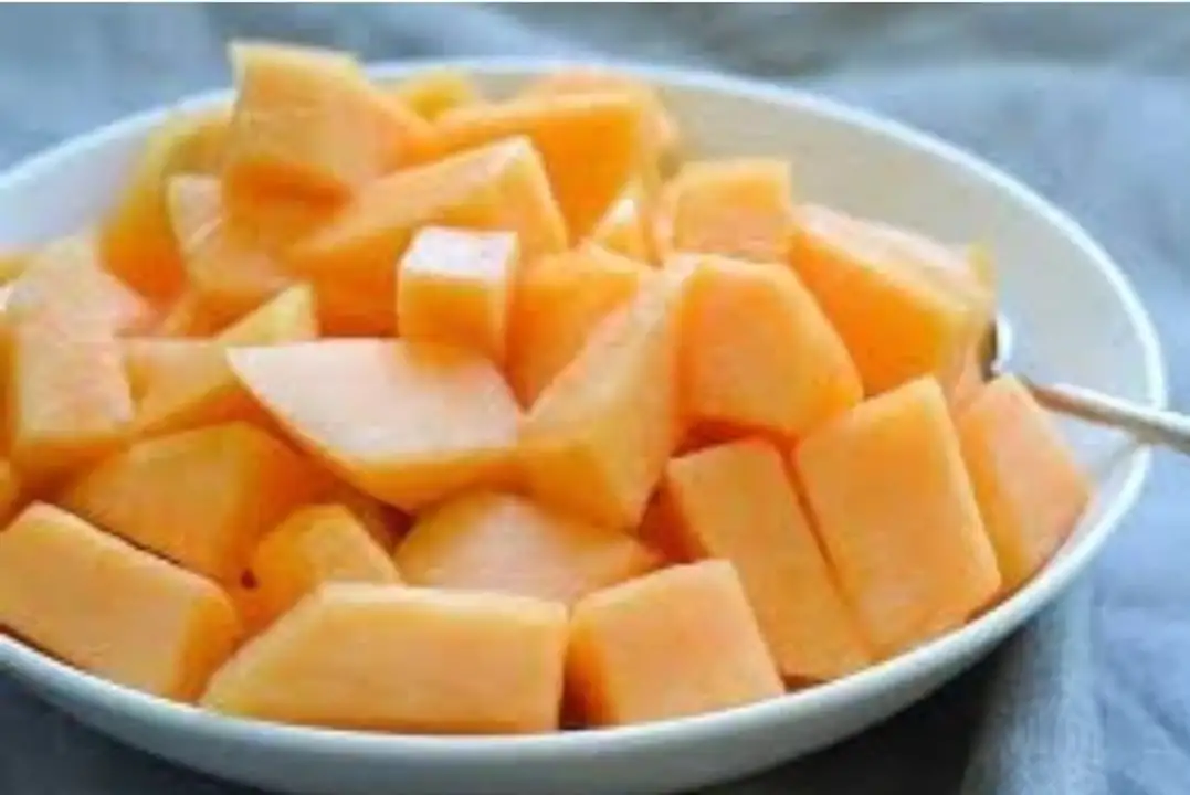 Order Cantaloupe Slices - Pre-cut In Package (approx 1.25LB) food online from Holiday farms store, Roslyn Heights on bringmethat.com