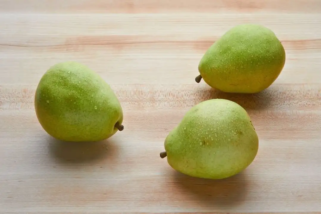 Order Anjou Pears food online from Fligner Market store, Lorain on bringmethat.com