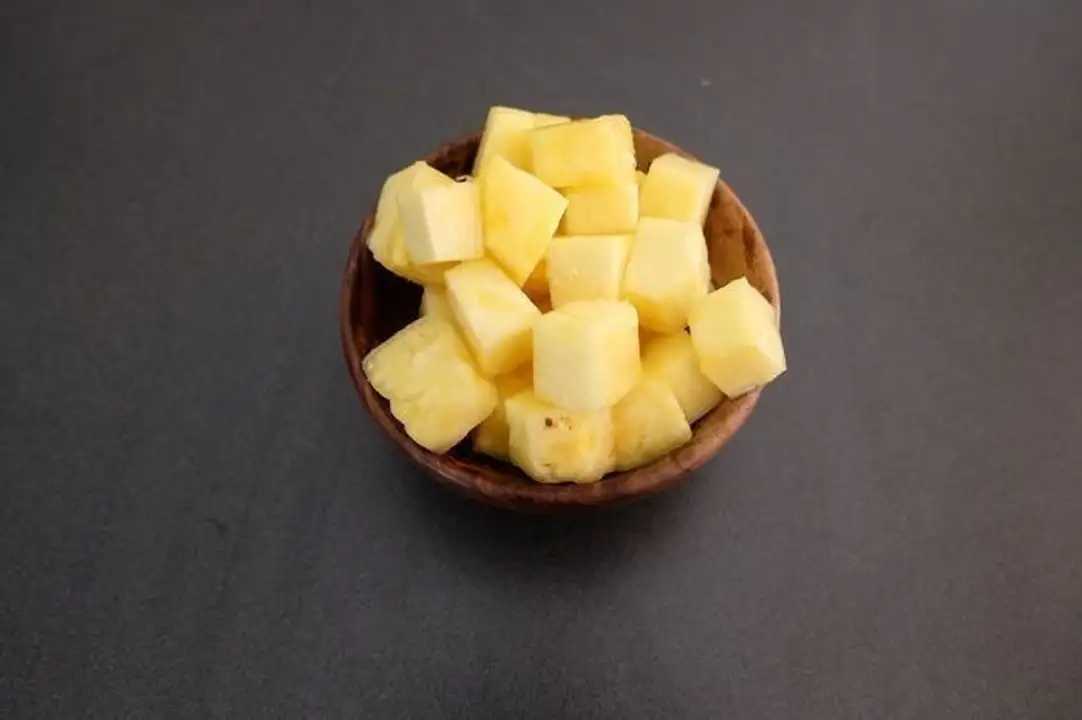 Order Sliced Pineapple food online from Holiday farms store, Roslyn Heights on bringmethat.com
