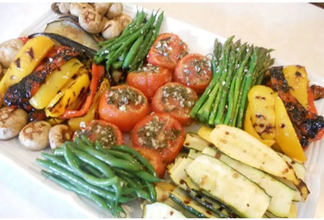 Order Grilled Vegetable Platter - 16 Inches food online from Meats Supreme store, Brooklyn on bringmethat.com