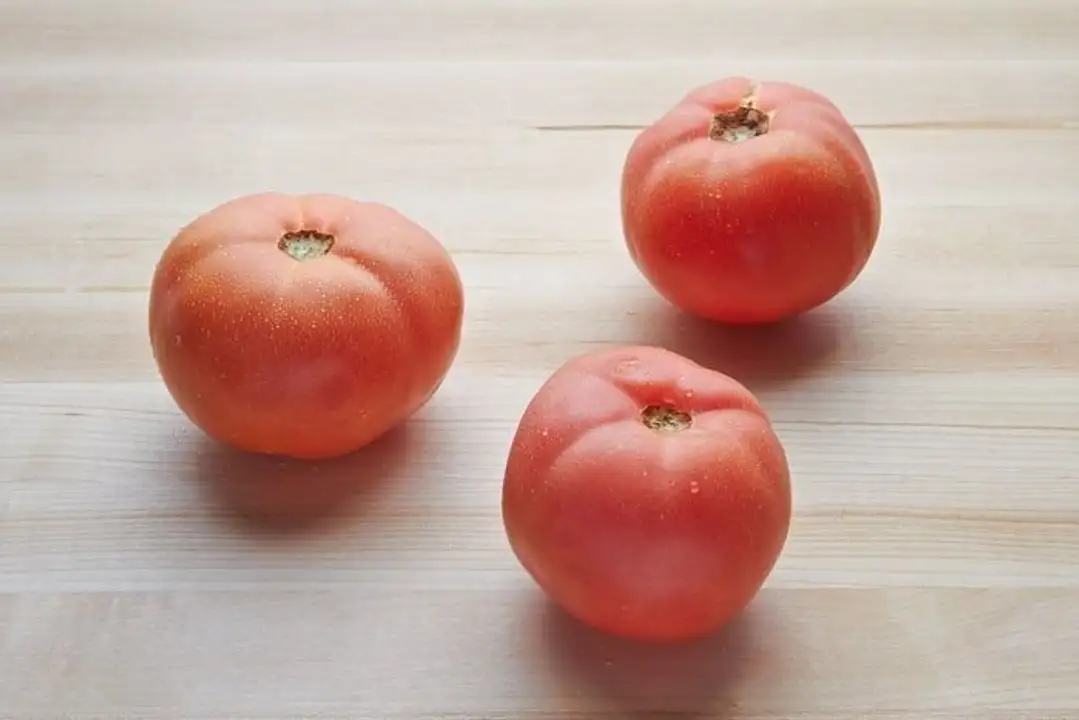Order Heirloom Tomato food online from Holiday farms store, Roslyn Heights on bringmethat.com
