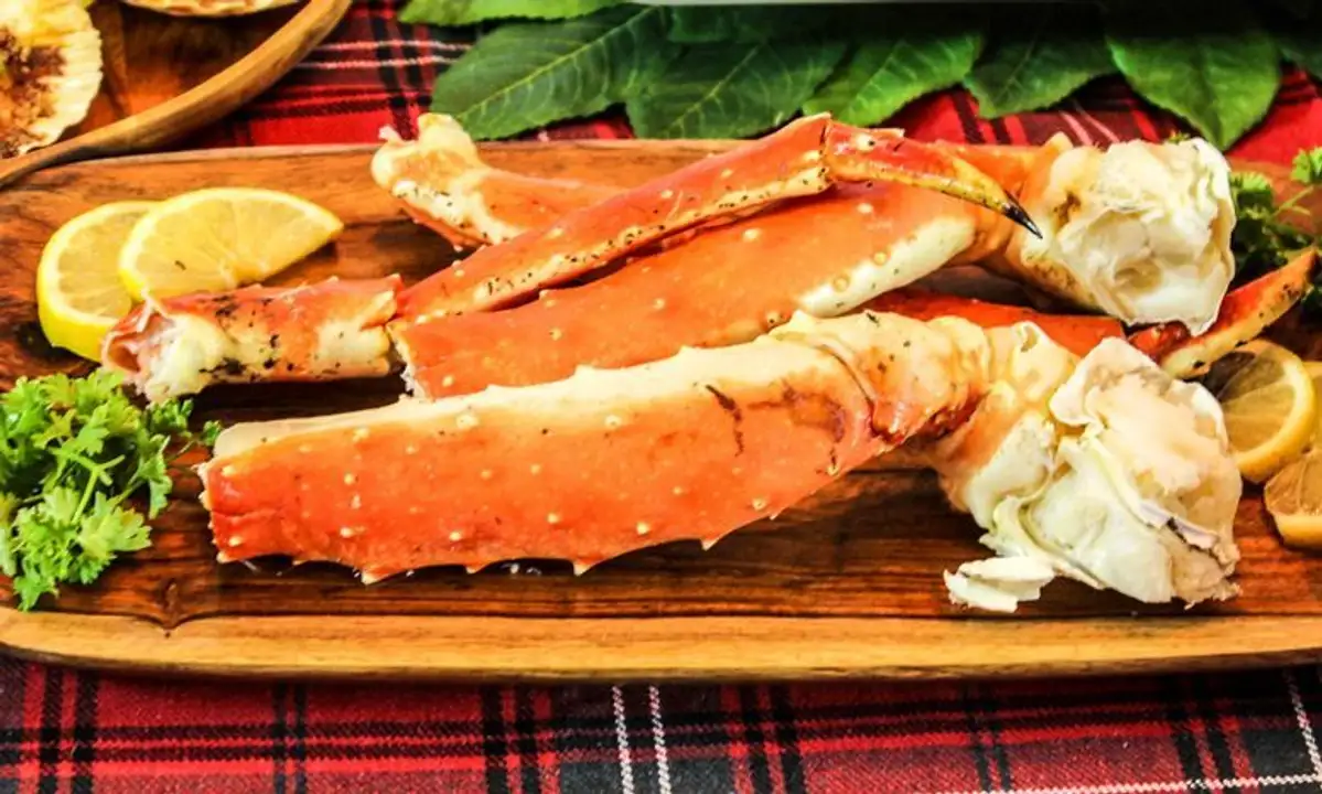Order Crab Legs food online from Fligner Market store, Lorain on bringmethat.com