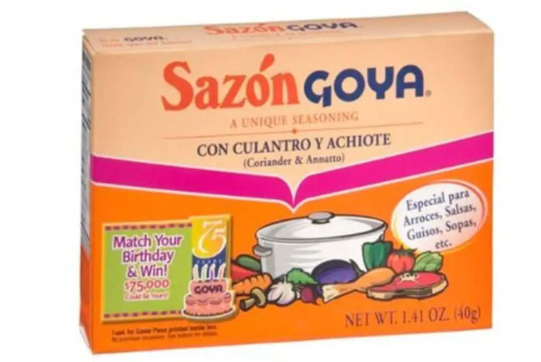 Order Sazon Goya Seasoning, Coriander & Annatto - 1.41 Ounces food online from Holiday farms store, Roslyn Heights on bringmethat.com