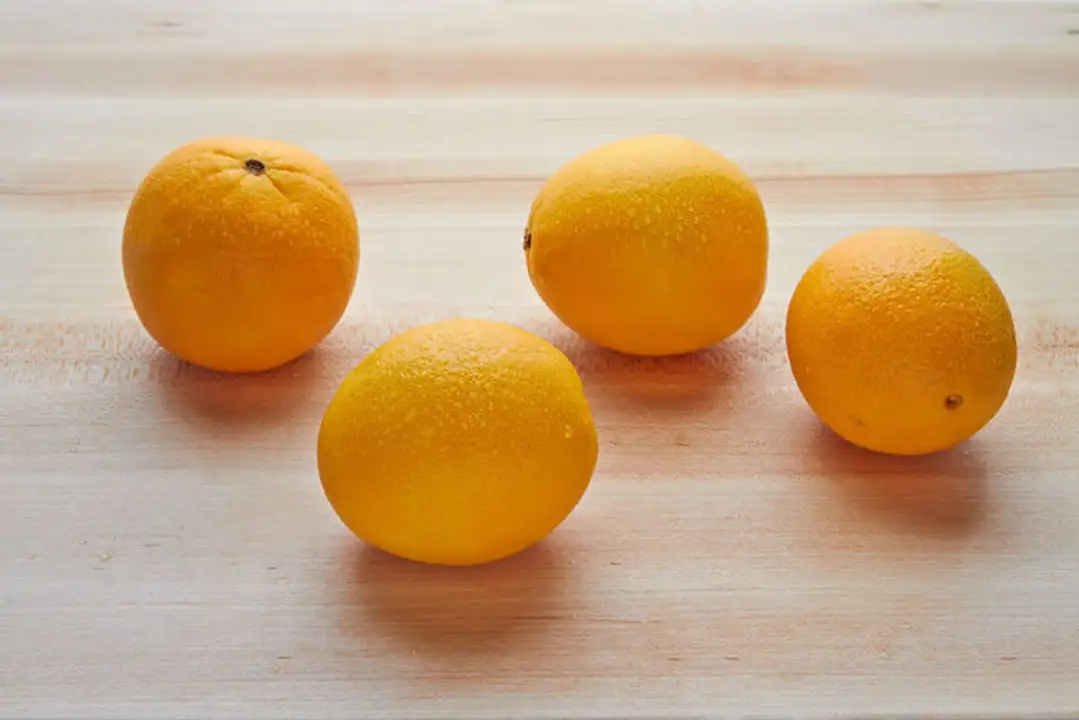 Order Large Valencia Oranges food online from Fligner Market store, Lorain on bringmethat.com