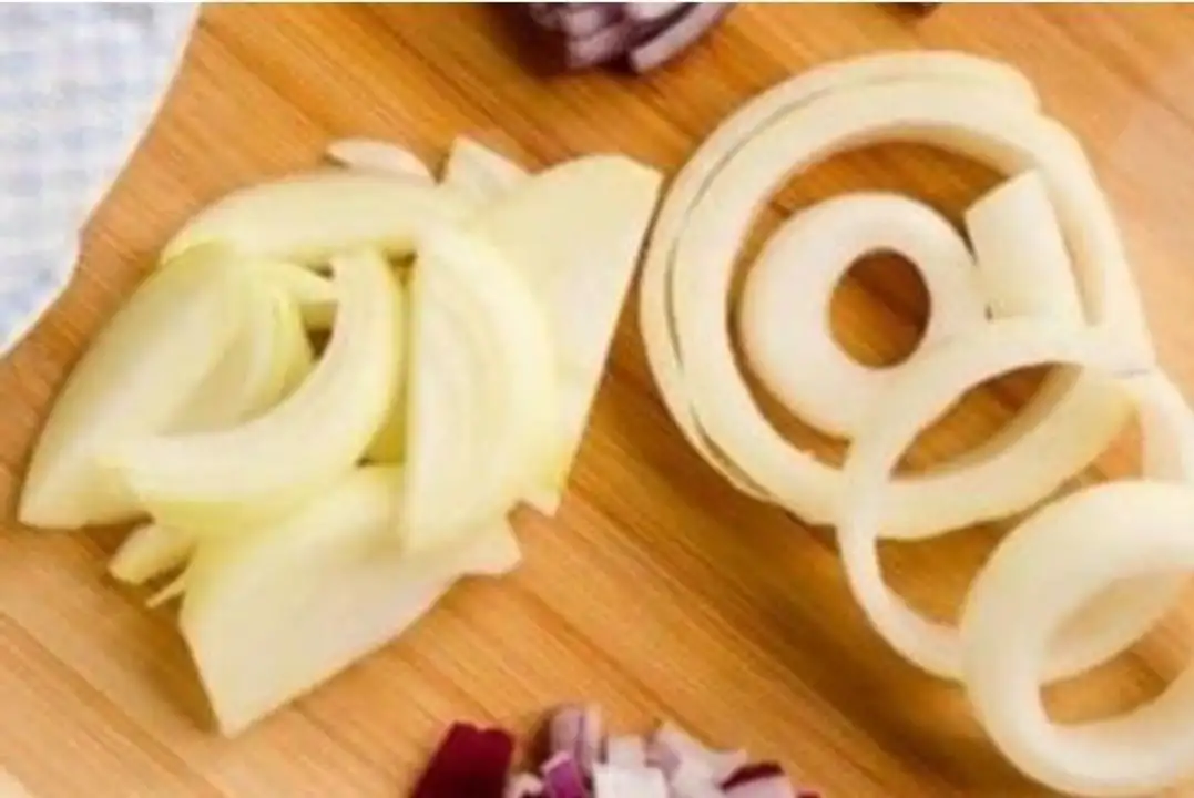 Order Sliced Yellow Onion - 1 Ounce food online from Holiday farms store, Roslyn Heights on bringmethat.com