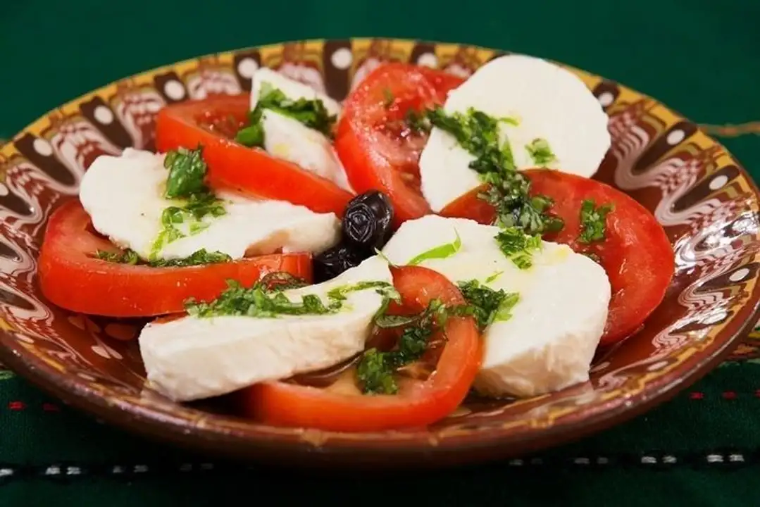 Order Fresh Mozarella & Tomato Platter - 16 Inches food online from Meats Supreme store, Brooklyn on bringmethat.com
