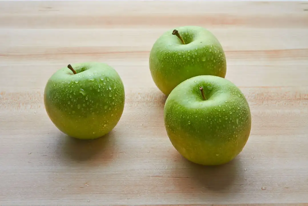 Order Granny Smith Apples food online from Meats Supreme store, Brooklyn on bringmethat.com