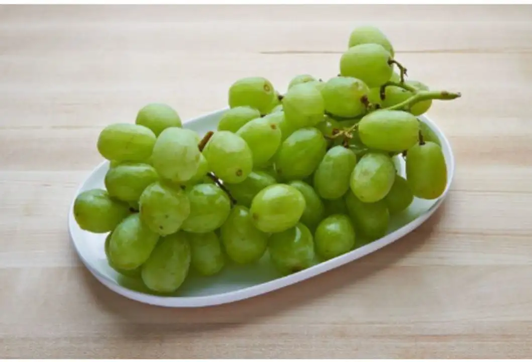 Order Green Seedless Grapes food online from Fligner Market store, Lorain on bringmethat.com