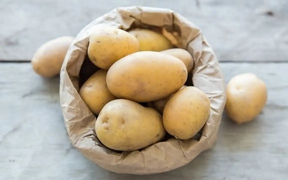 Order Golden Potatoes - 1 Pound food online from Holiday farms store, Roslyn Heights on bringmethat.com