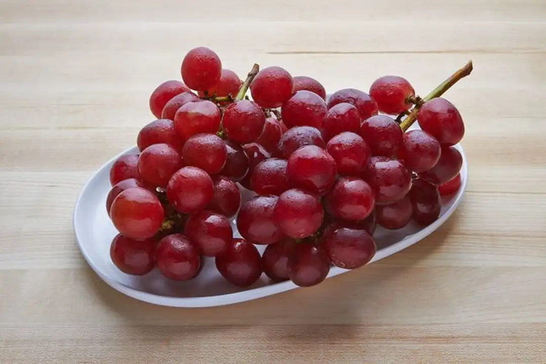 Order Red Seedless Grapes food online from Holiday farms store, Roslyn Heights on bringmethat.com