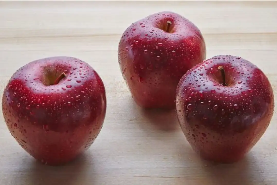 Order Red Delicious Apples food online from Fligner Market store, Lorain on bringmethat.com