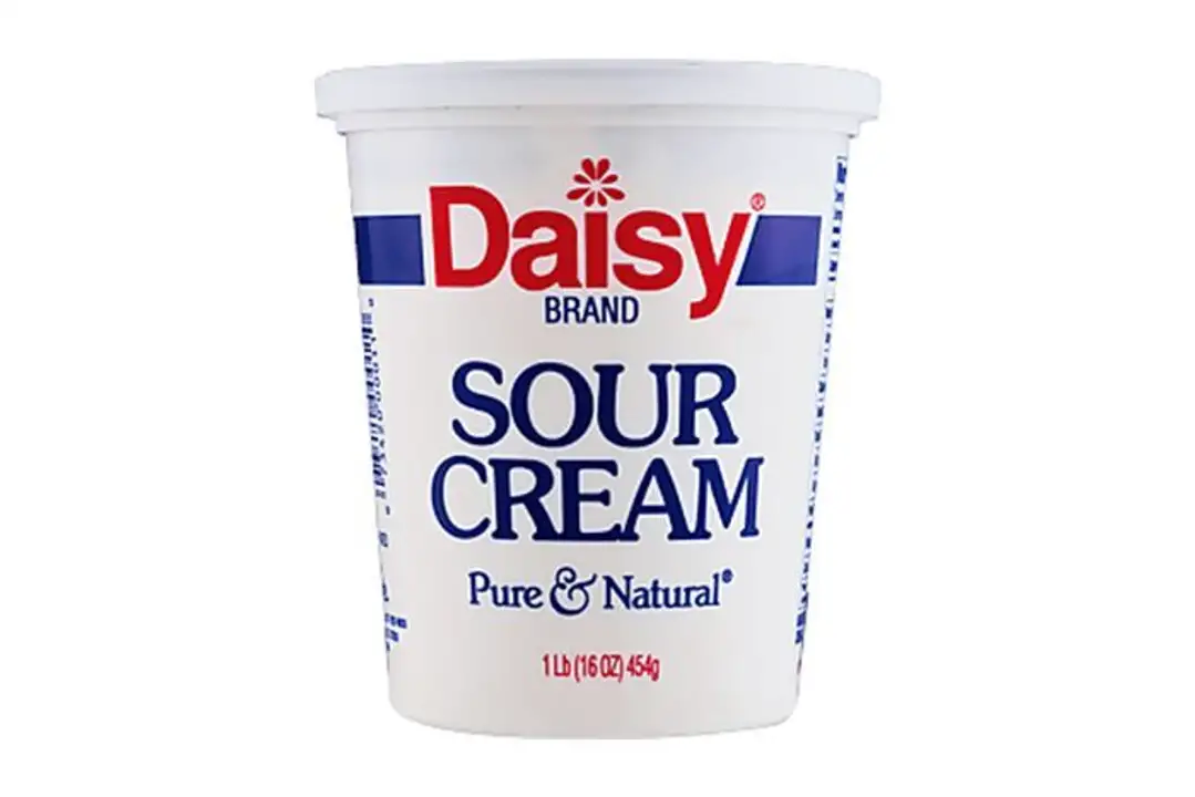 Order Daisy Sour Cream - 16 Ounces food online from Holiday farms store, Roslyn Heights on bringmethat.com