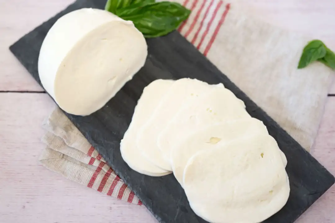 Order Homemade Fresh Unsalted Mozzarella food online from Meats Supreme store, Brooklyn on bringmethat.com