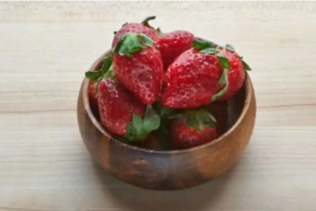 Order Pint Strawberries food online from Meats Supreme store, Brooklyn on bringmethat.com