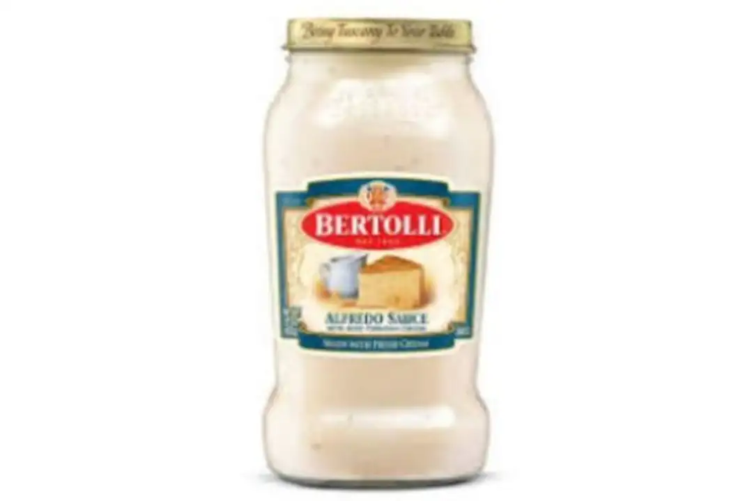 Order Bertolli Alfredo Sauce - 15 Ounces food online from Fligner Market store, Lorain on bringmethat.com