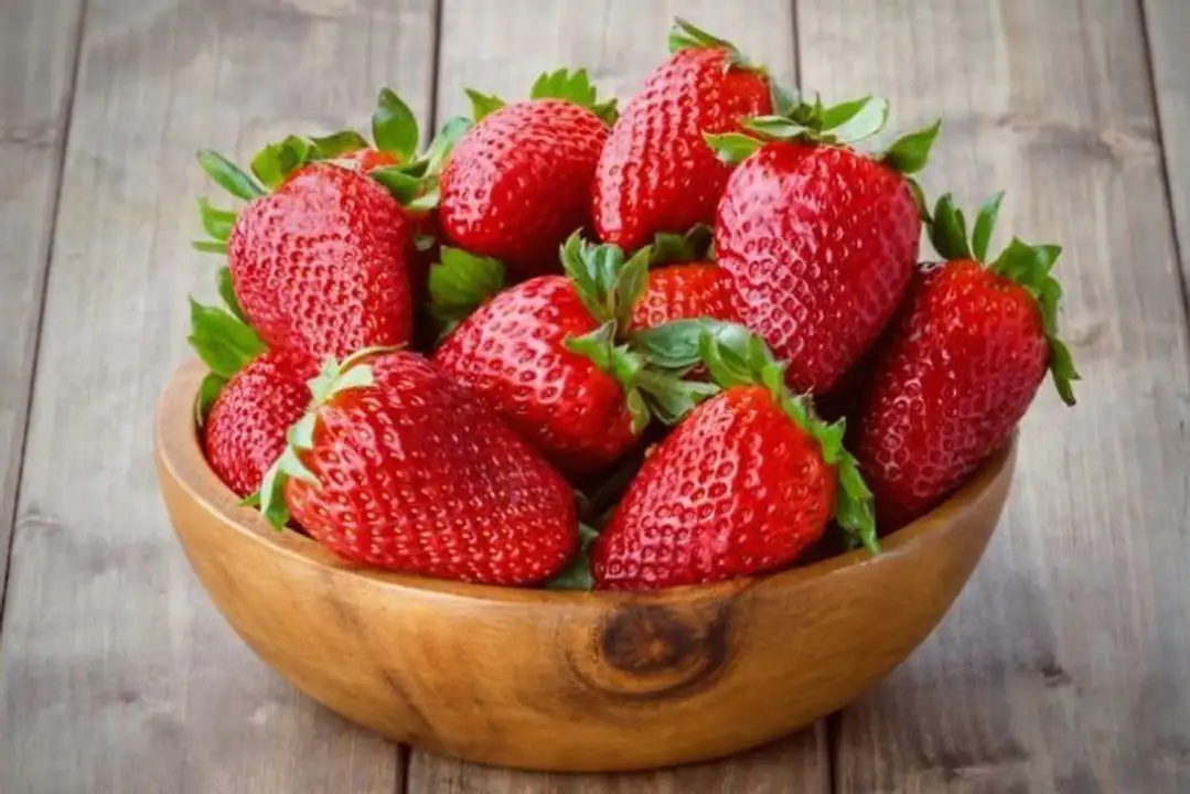 Order Organic Strawberries food online from Novato Harvest Market store, Novato on bringmethat.com