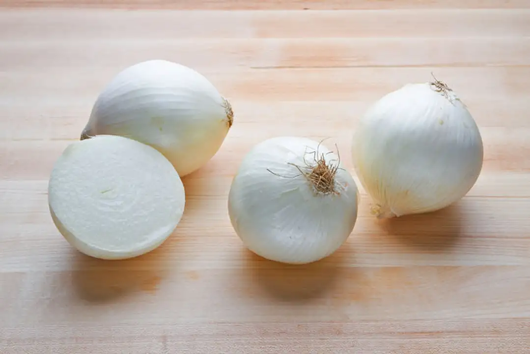 Order White Onions food online from Fligner Market store, Lorain on bringmethat.com