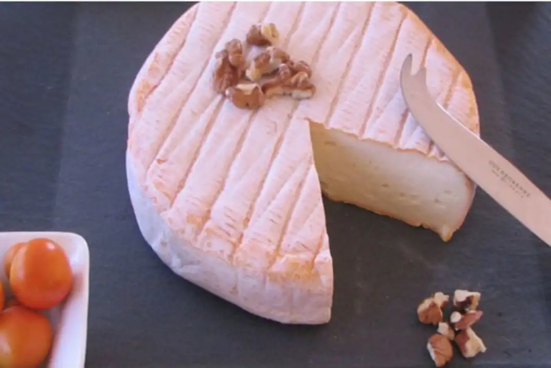 Order Ermitage Brie Cheese food online from Meats Supreme store, Brooklyn on bringmethat.com